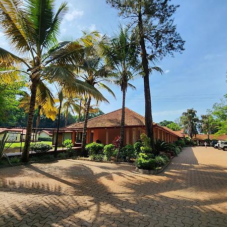 Masindi Hotel Екстер'єр фото