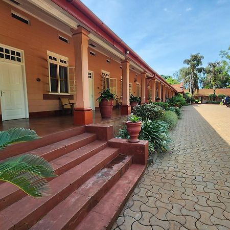 Masindi Hotel Екстер'єр фото