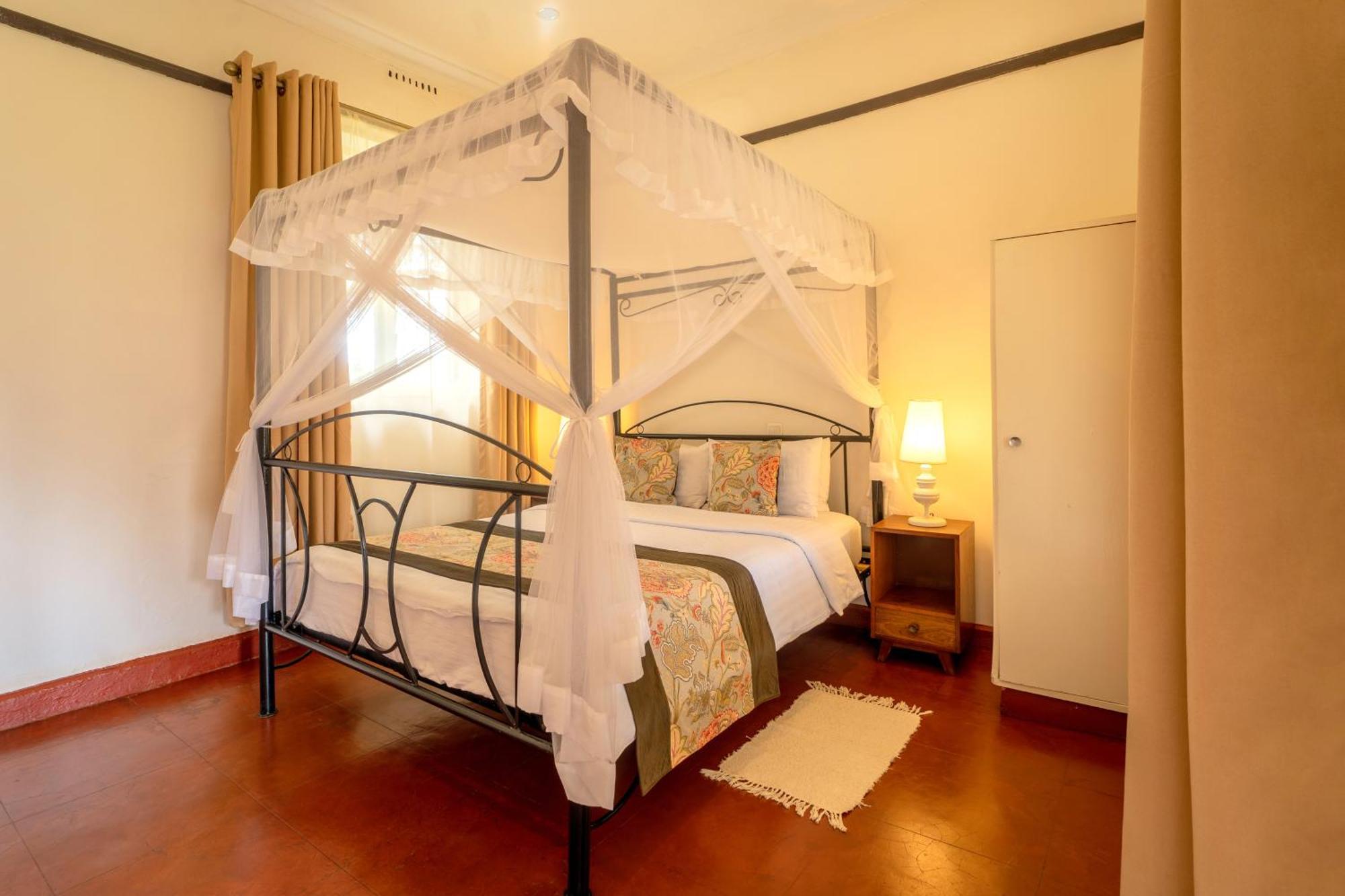 Masindi Hotel Екстер'єр фото