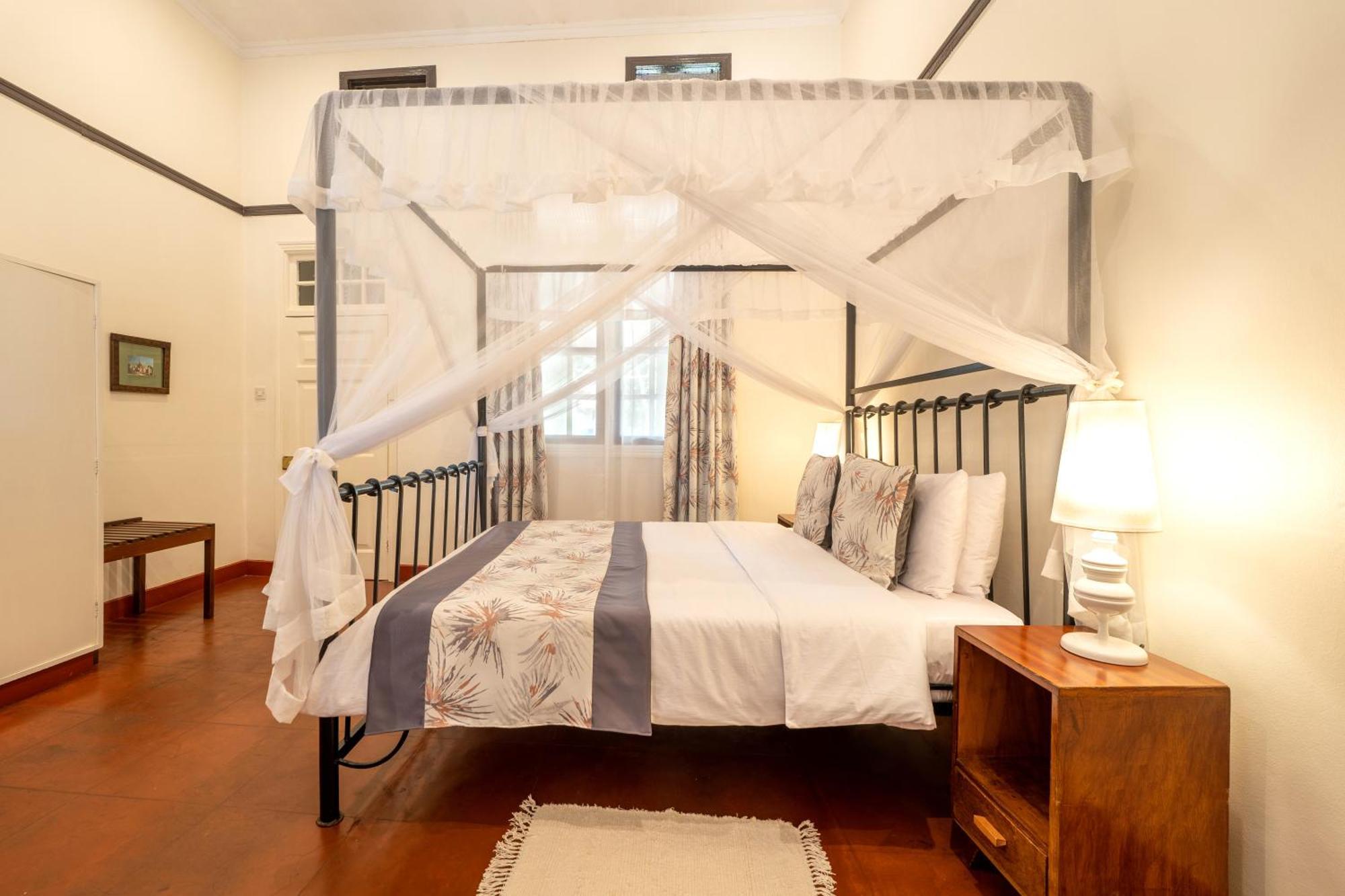 Masindi Hotel Екстер'єр фото