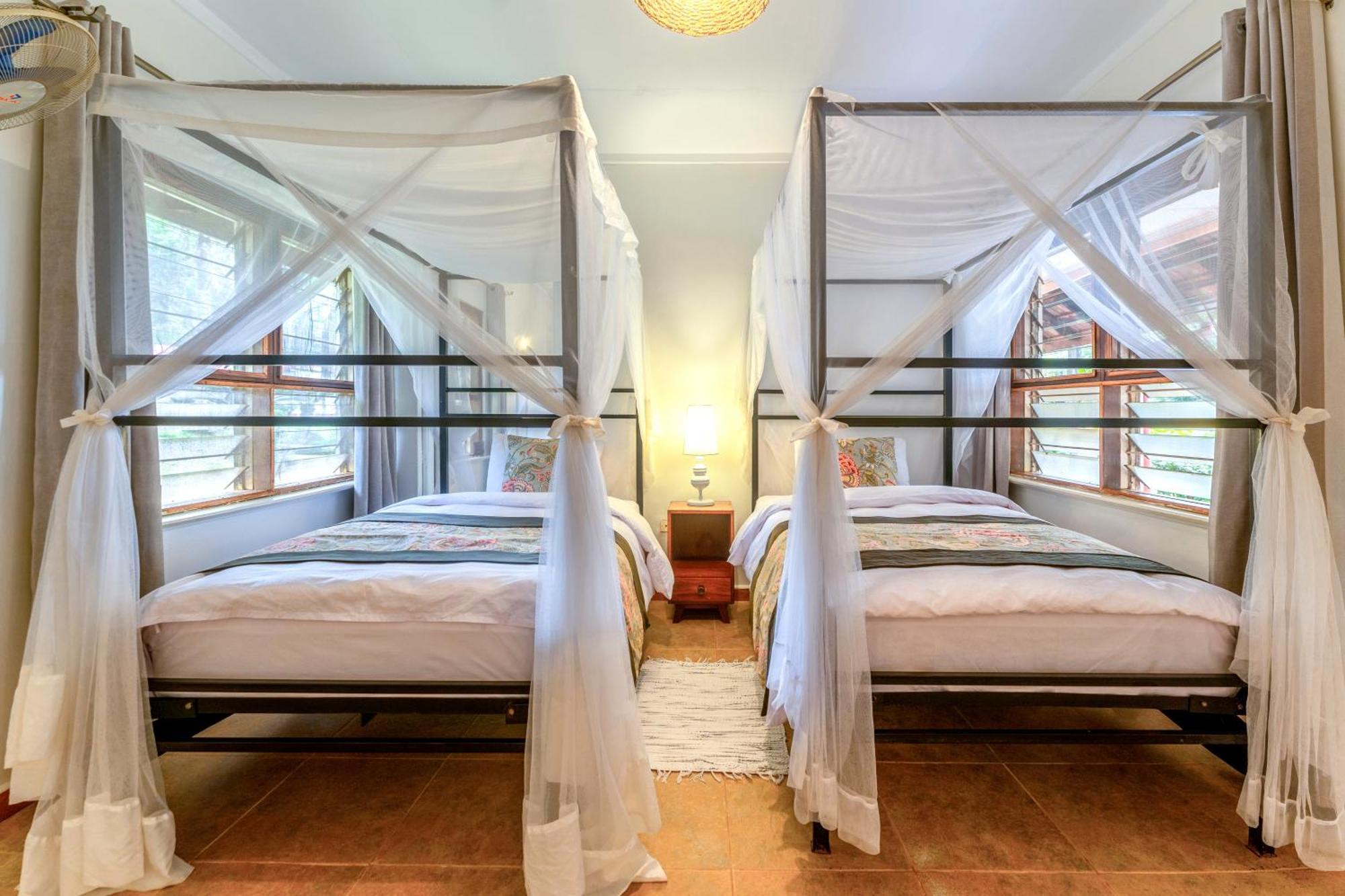Masindi Hotel Екстер'єр фото