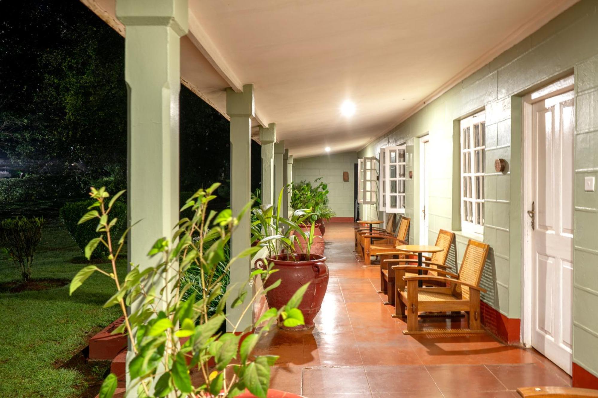 Masindi Hotel Екстер'єр фото