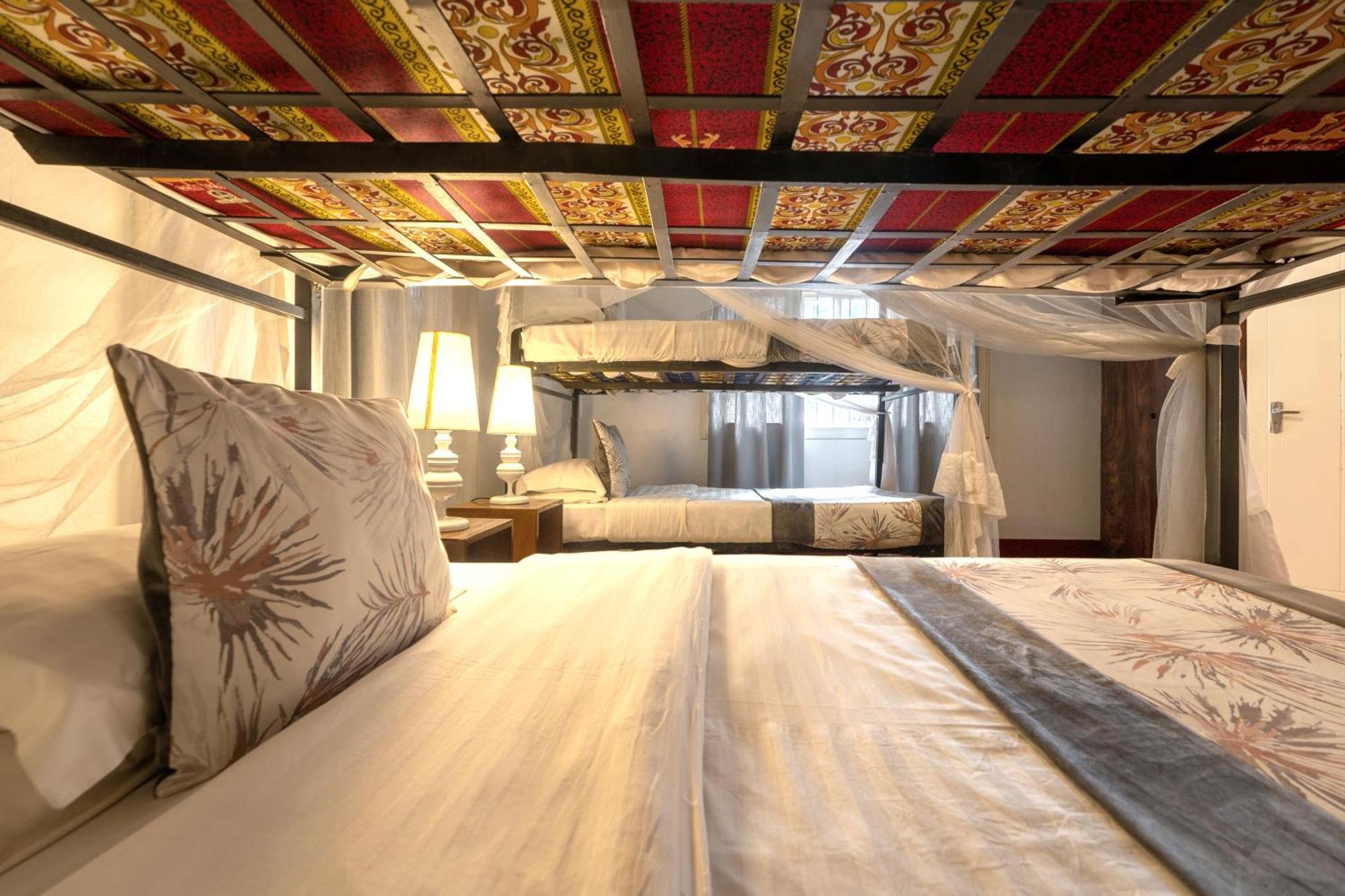 Masindi Hotel Екстер'єр фото