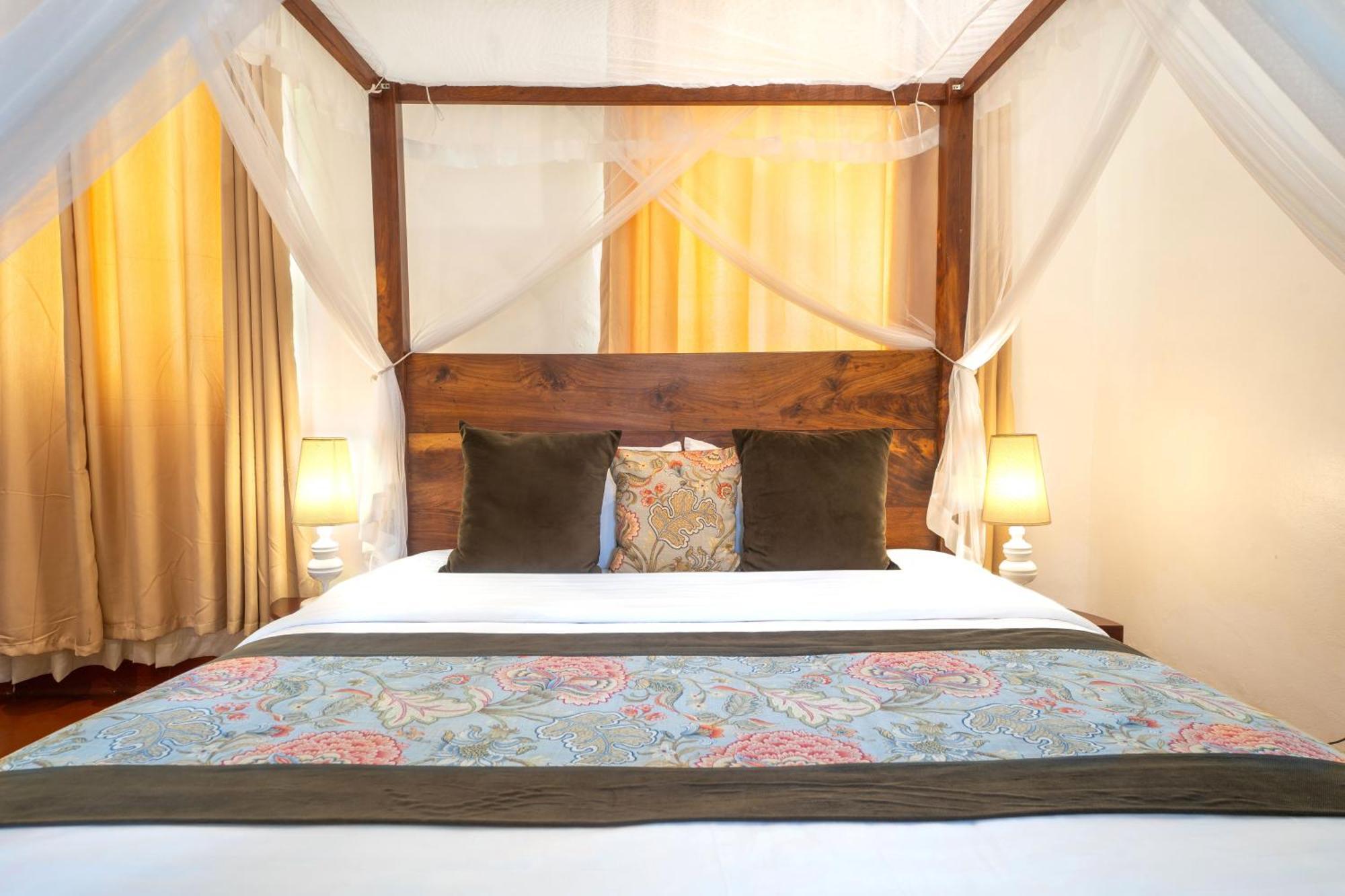 Masindi Hotel Екстер'єр фото