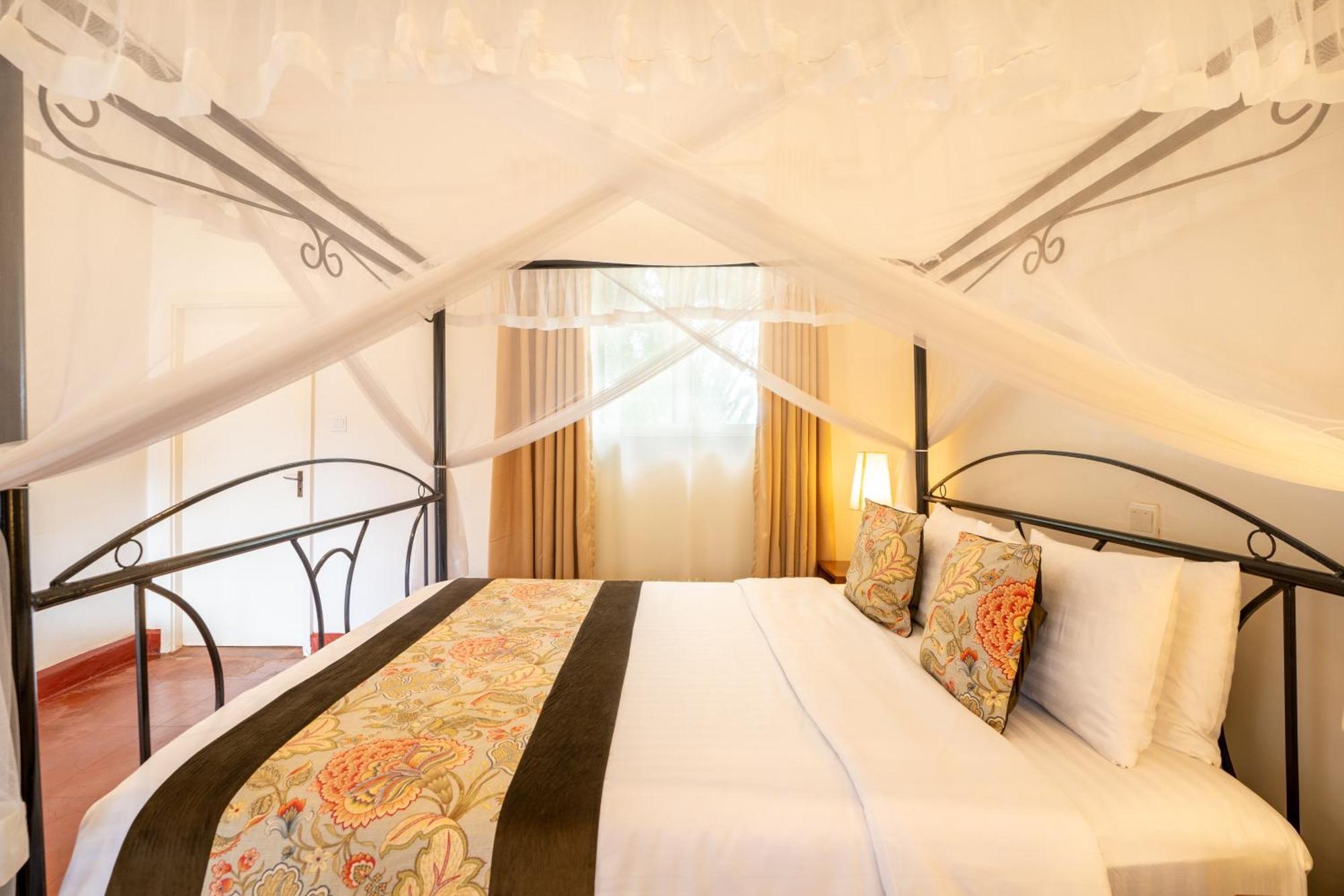 Masindi Hotel Екстер'єр фото