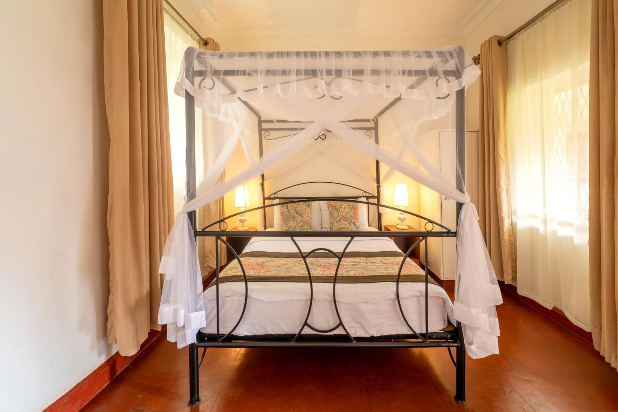 Masindi Hotel Екстер'єр фото
