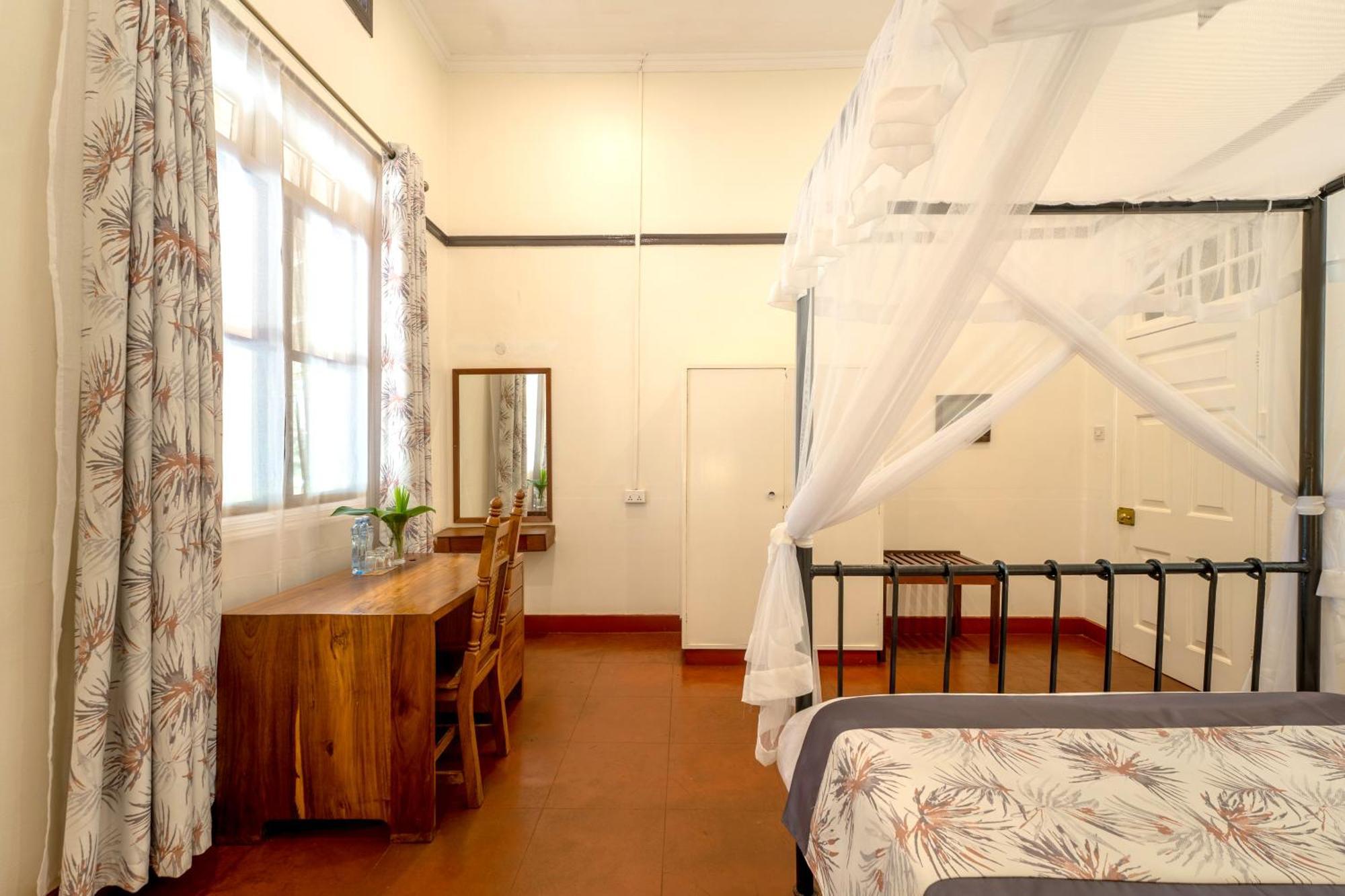 Masindi Hotel Екстер'єр фото