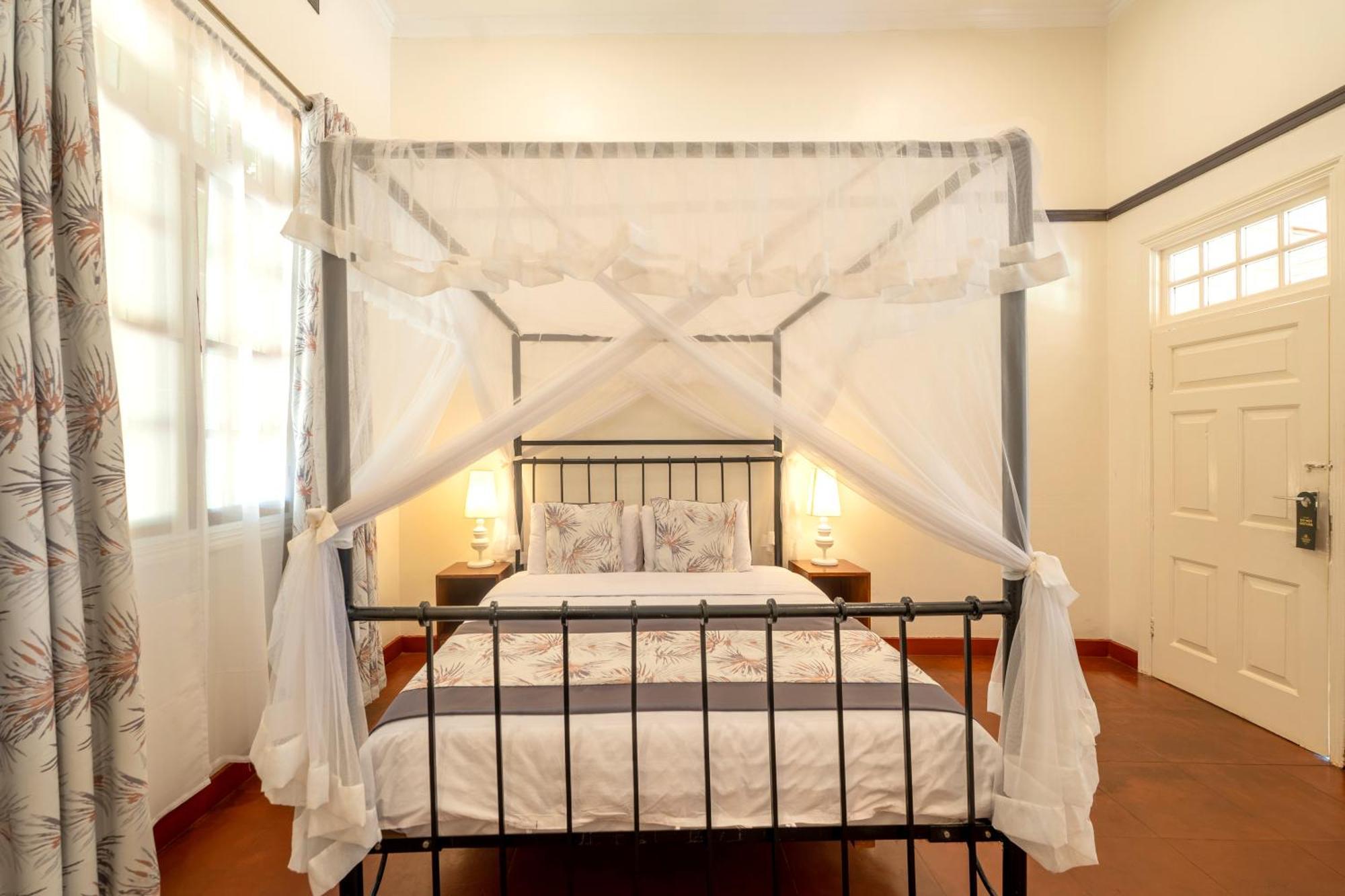 Masindi Hotel Екстер'єр фото