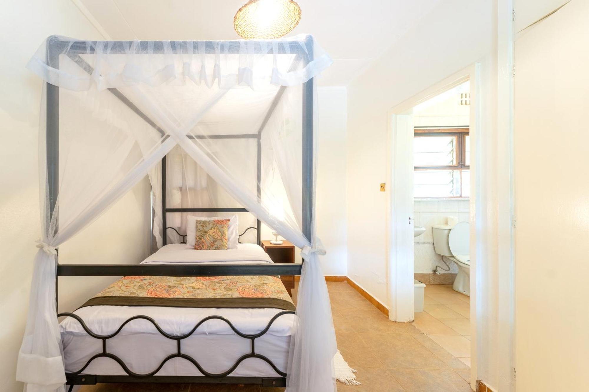 Masindi Hotel Екстер'єр фото